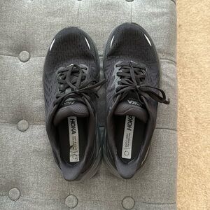 HOKA Clifton 8 Black size 7.5
